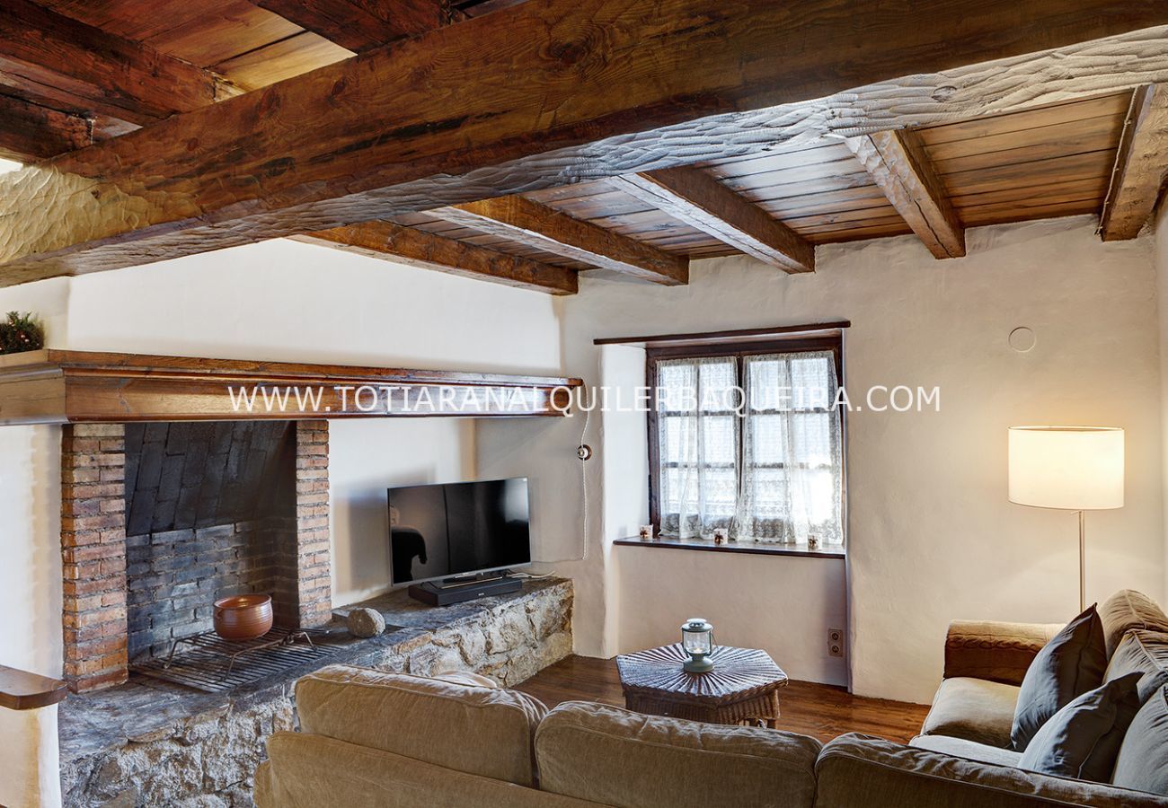 Salón Era Cascada Totiaran, apartamento en Pleta  Baqueira