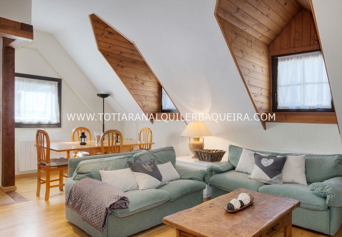 Salón Toran Totiaran, apartamento en Pleta de Tanau,  Baqueira