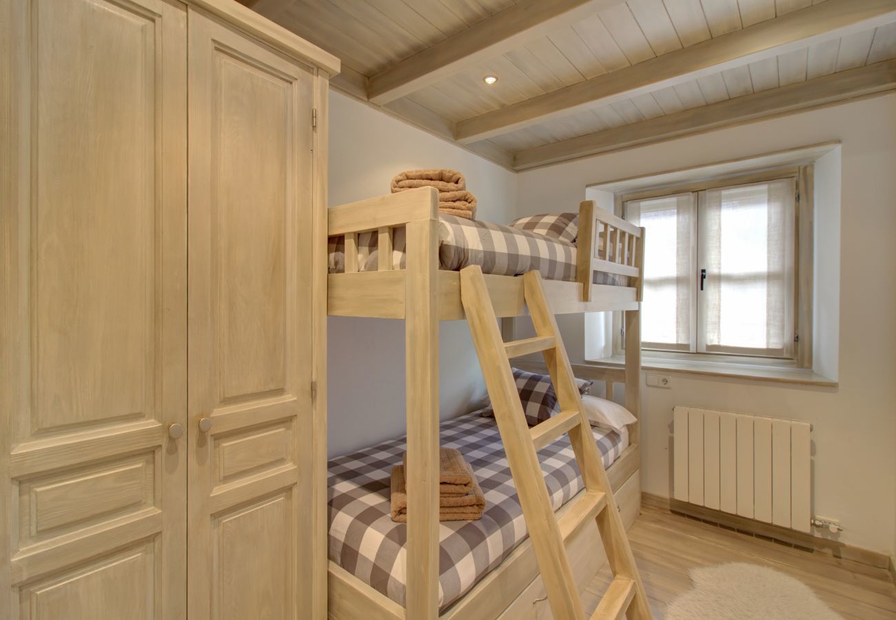 Dormitorio litera apartamento Varradòs by Totiaran a pie de pistas