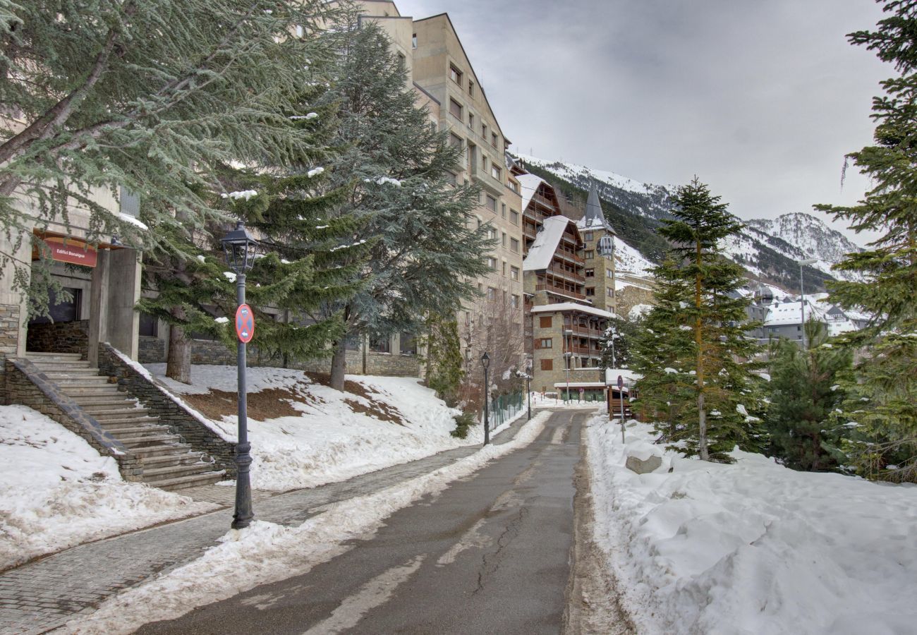 Eth Pradeth by Totiaran vistas, Baqueira centro, a pie de pistas