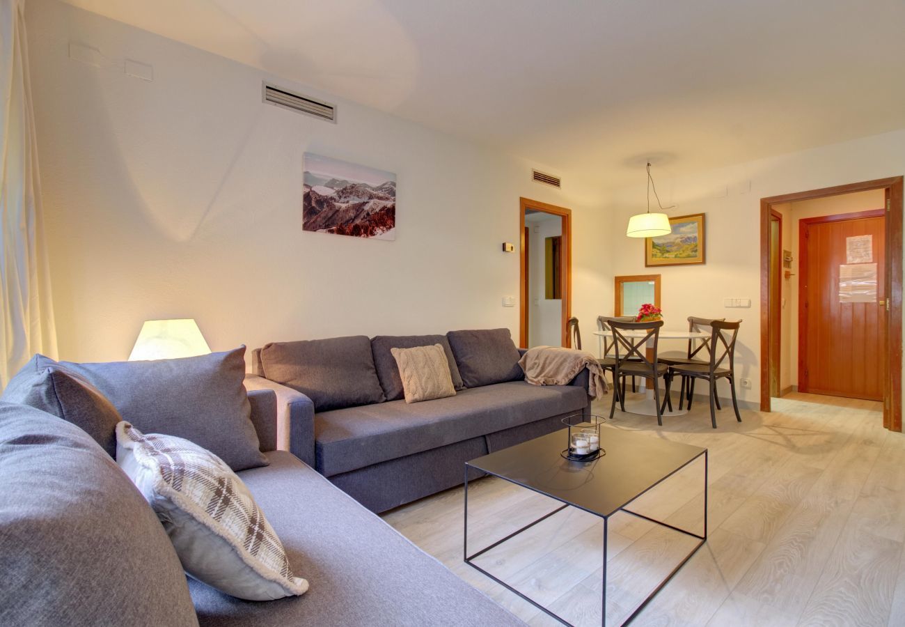 Salon-Comedor Eth Turcalh by Totiaran, apartamento Baqueira