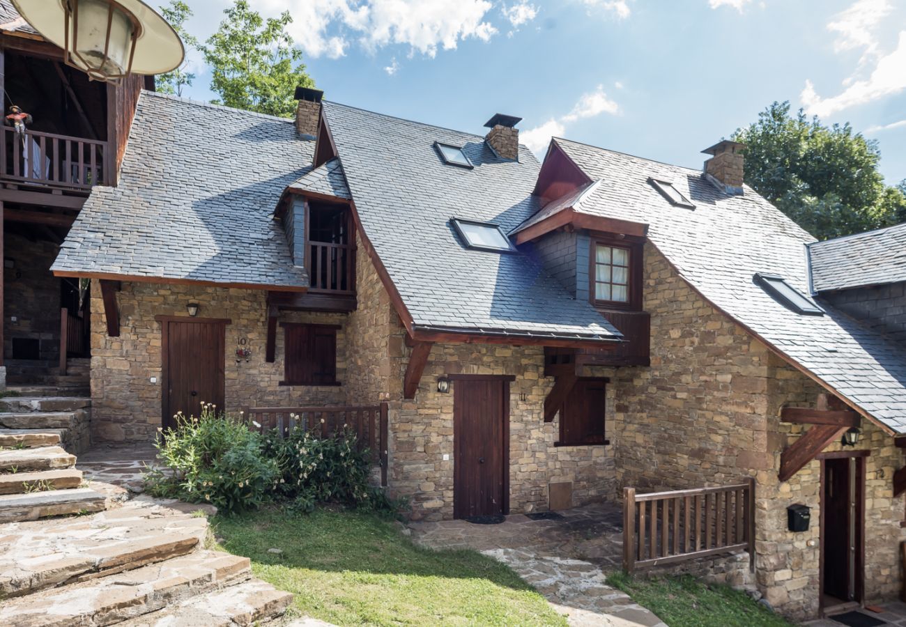 Preciosa urbanización de la  Casa Aneto by Totiaran. Situado en Unha