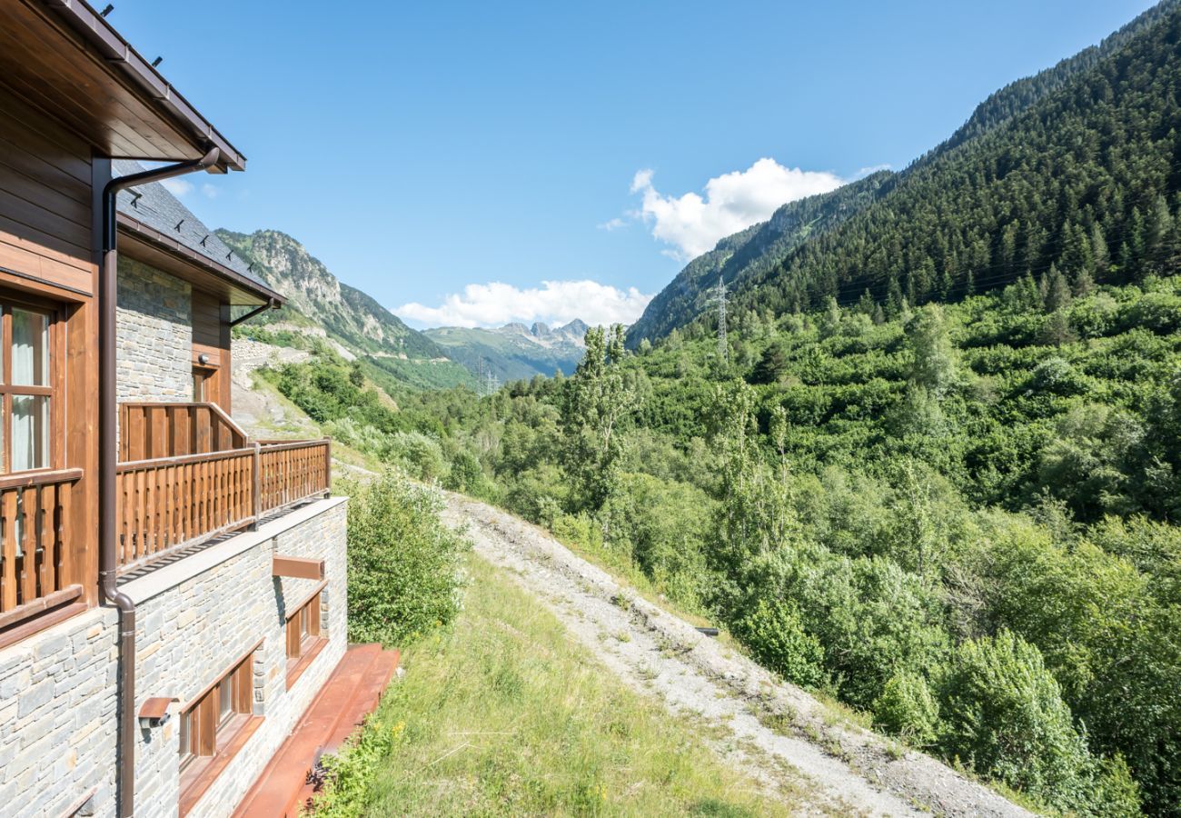 Vistas desde la casa Eth Mur de Totiaran, Urbanización Val de Ruda, a pie de pistas