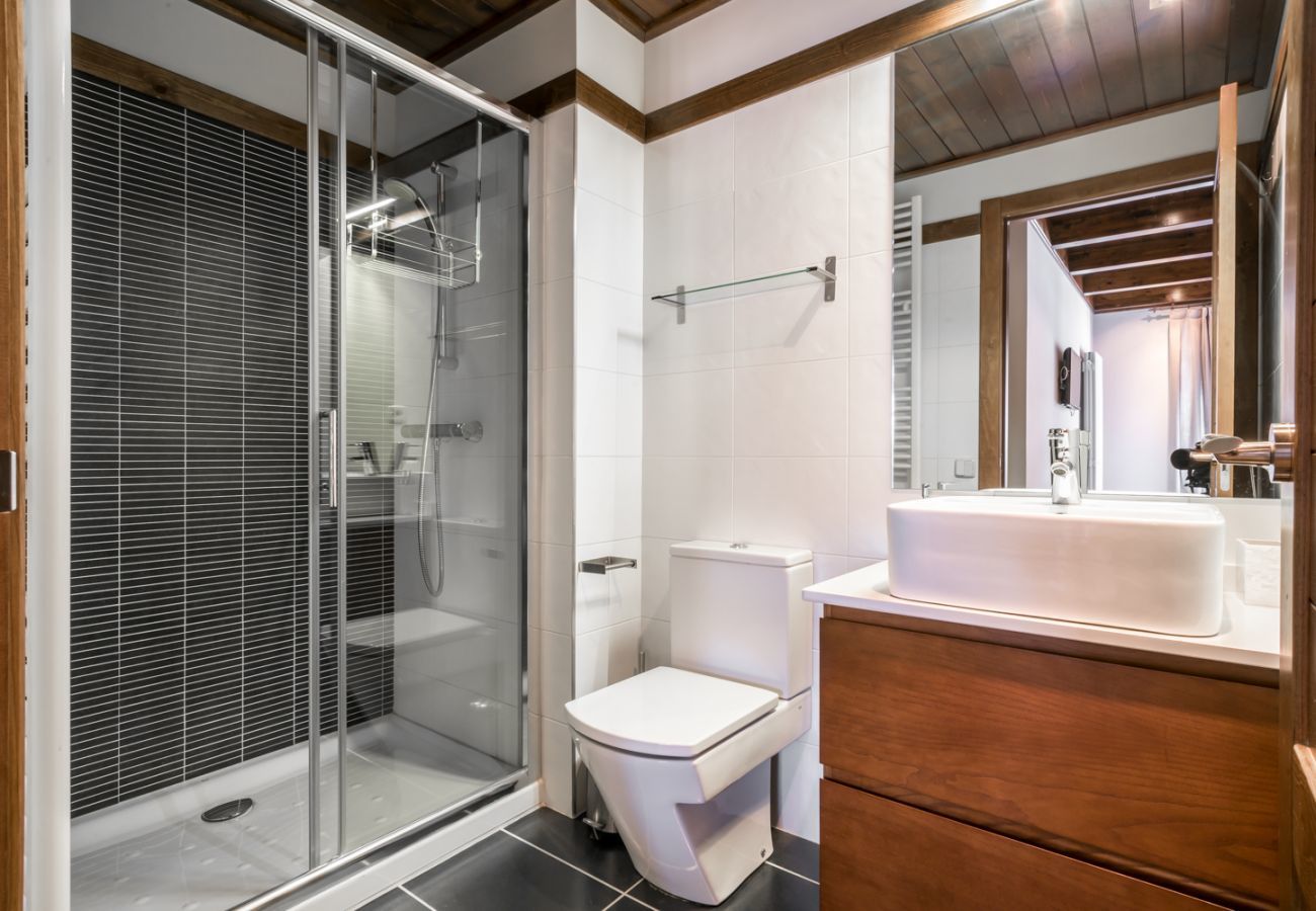 Precioso baño del apartamento vacacional Marmotes by Totiaran, a pie de pistas