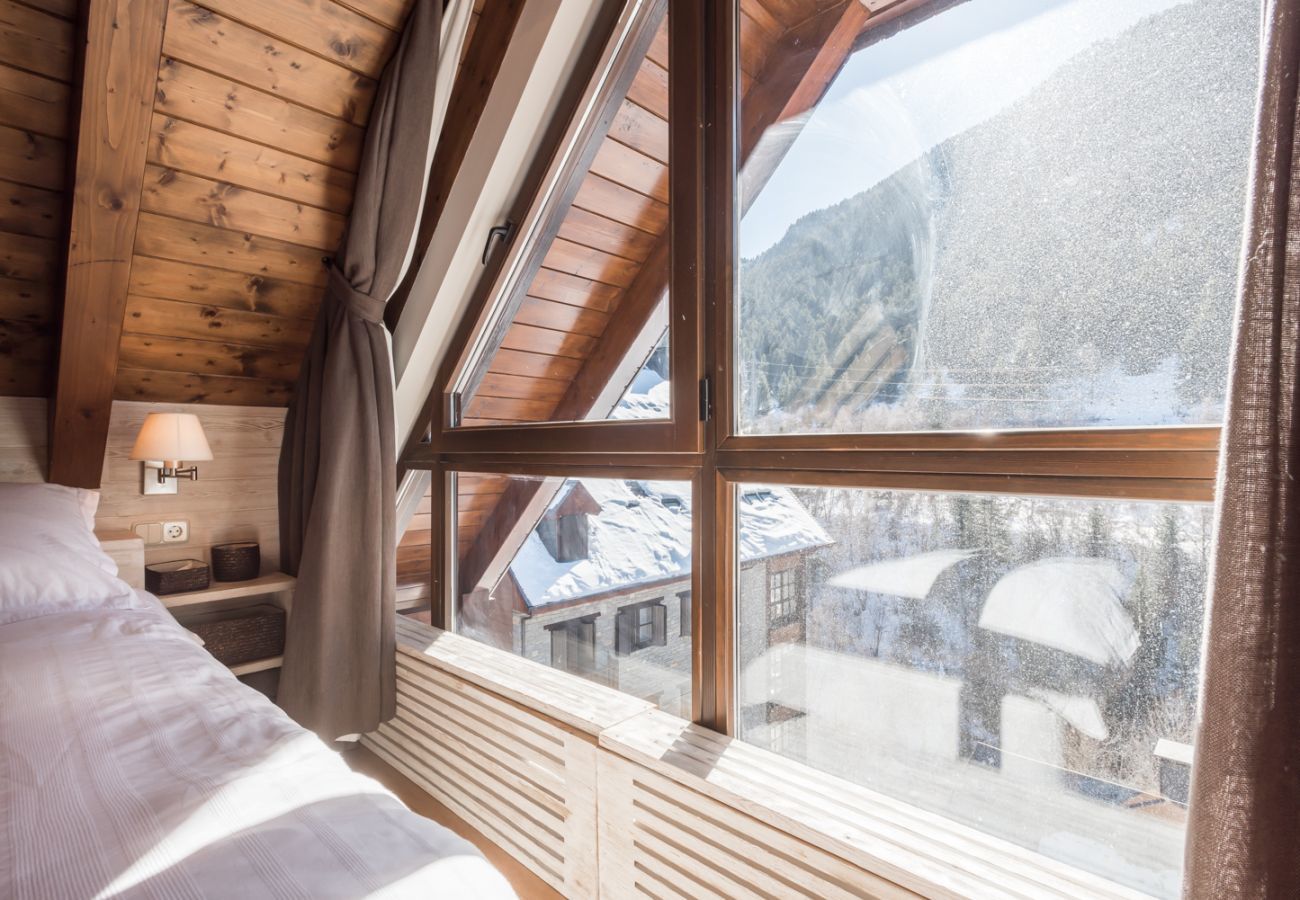 Precioso dormitorio del apartamento vacacional Marmotes by Totiaran, a pie de pistas