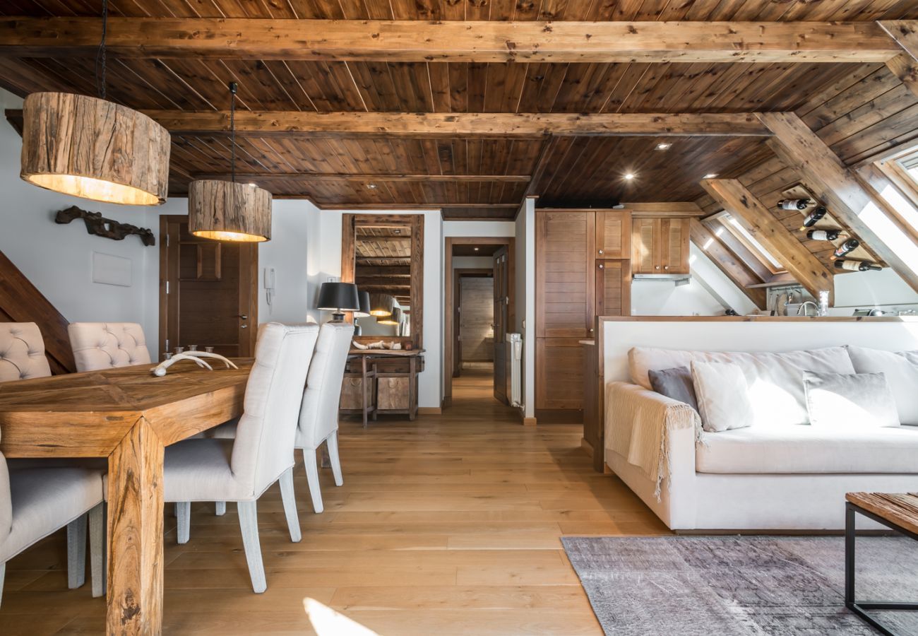 Precioso comedor del apartamento vacacional Marmotes by Totiaran, a pie de pistas
