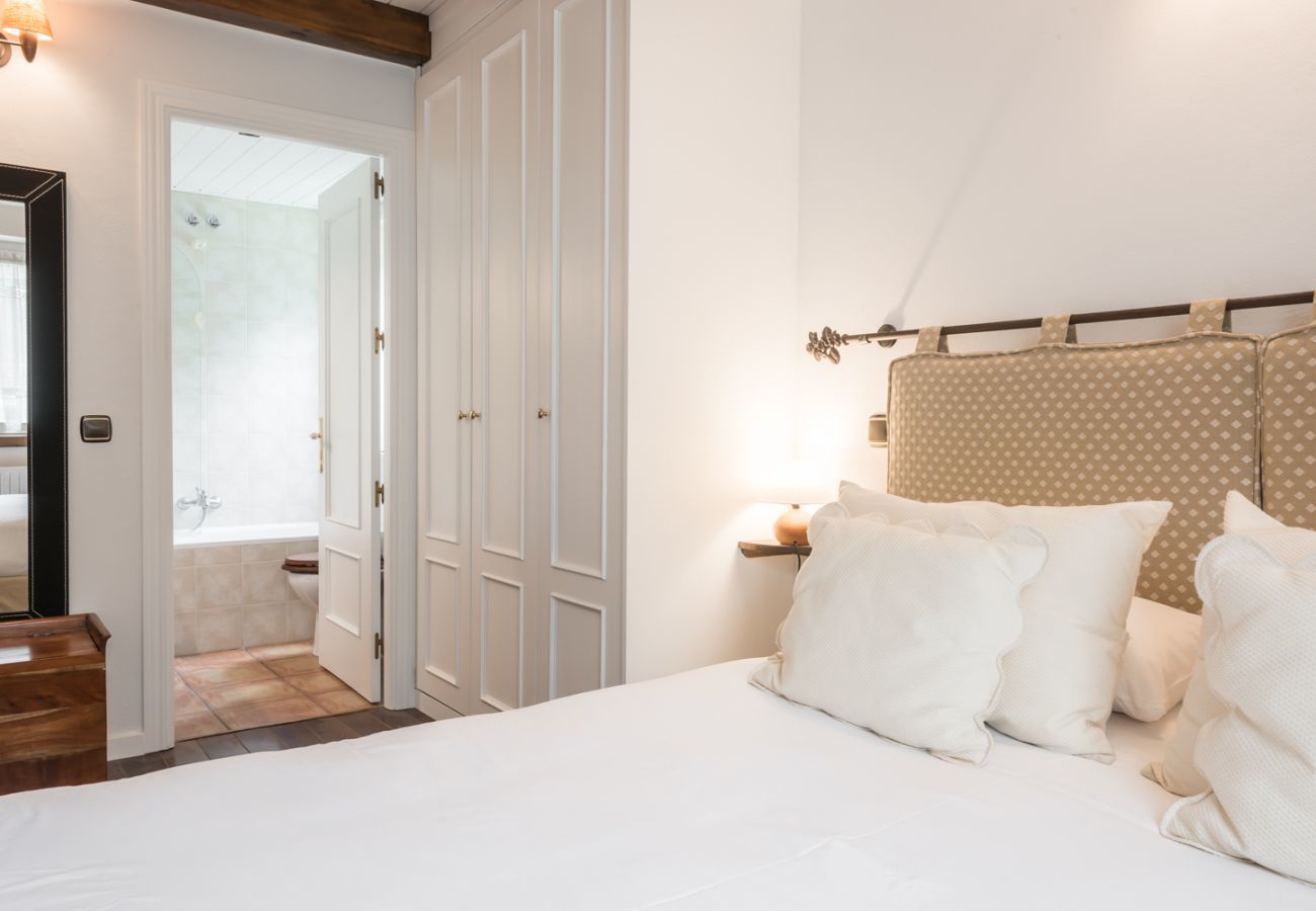 Dormitorio del apartamento Cap dera Vila by Totiaran en Vielha. A 20 minutos de Baqueira