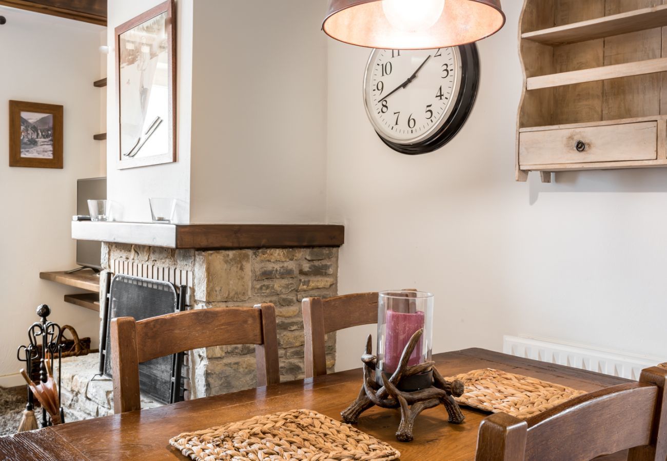 Precioso comedor del apartamento Cap dera Vila en Vielha. A 20 minutos de Baqueira