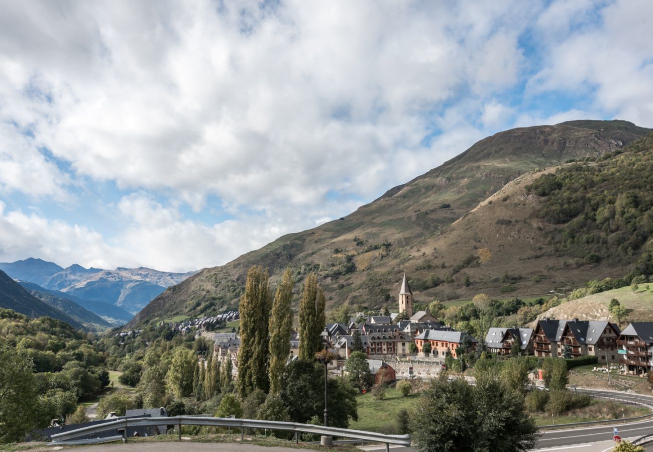 Casa Pujo by Totiaran, situada en Salardu, a 5kms de Baqueira 1500