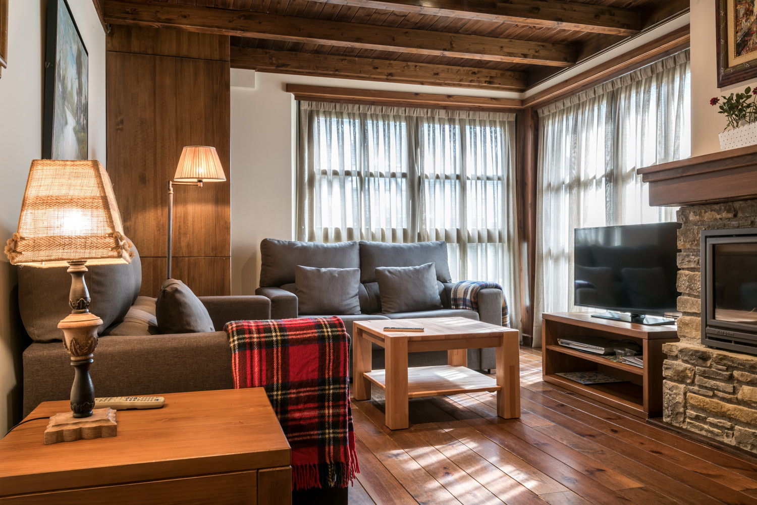 Living-dining room apartment Marimanha by Totiaran in Val de Ruda