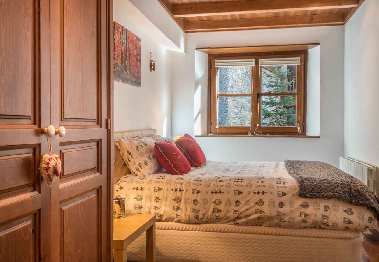 Apartment in Baqueira - Garona by Totiaran