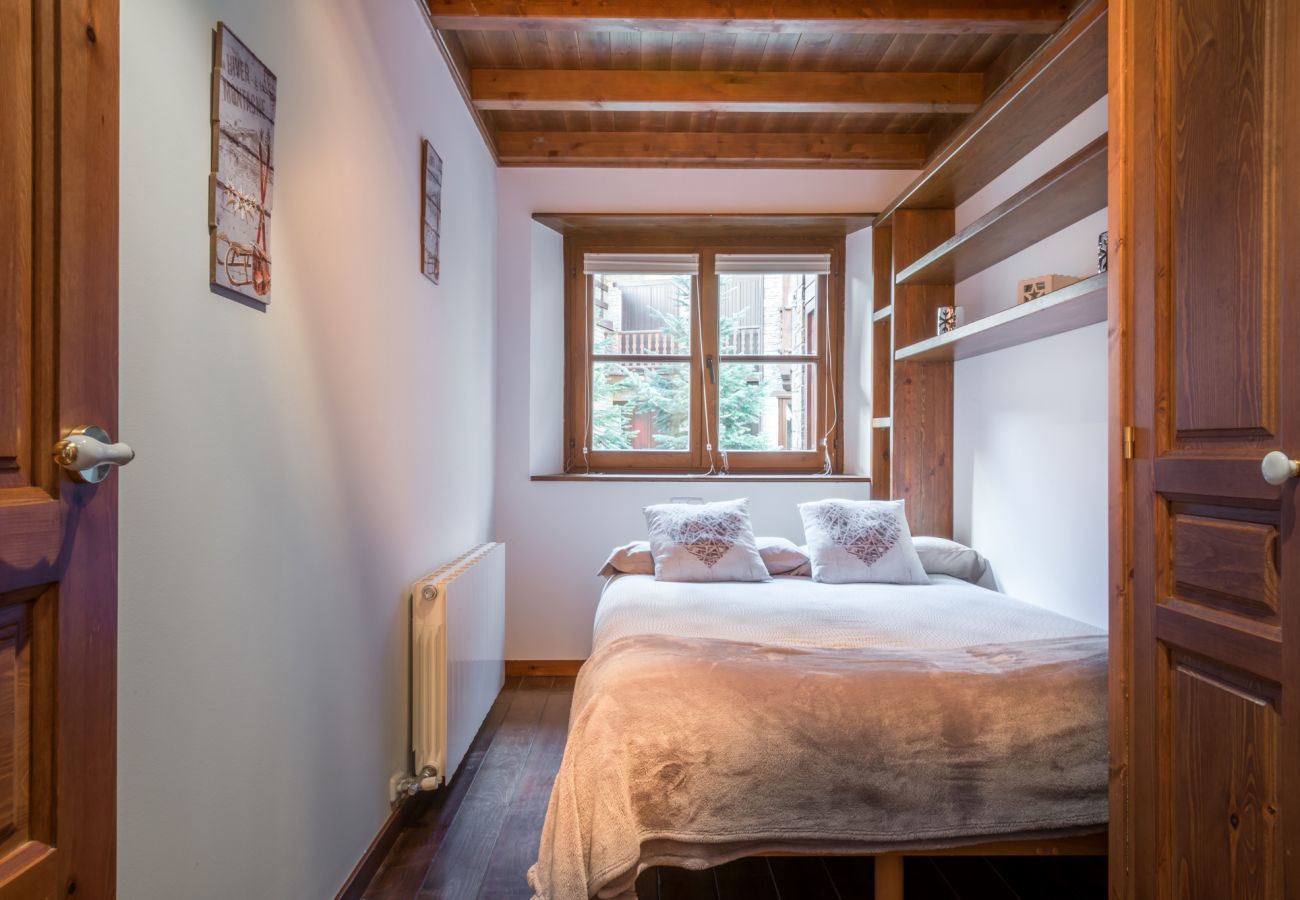 Apartment in Baqueira - Garona by Totiaran