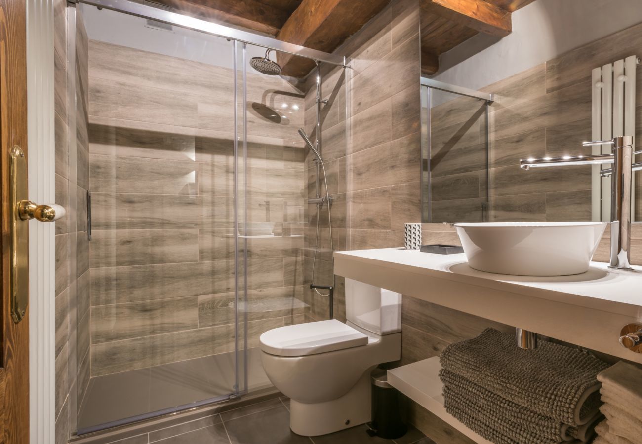 Toilet Casa Es Pletieus Totiaran, Arties