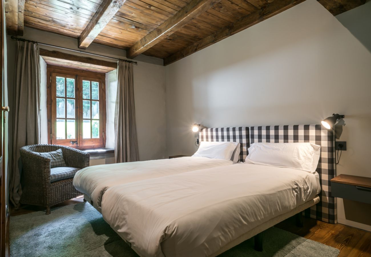 Lovely bedroom de la Casa Es Pletieus by Totiaran, in Arties, Val de Arán