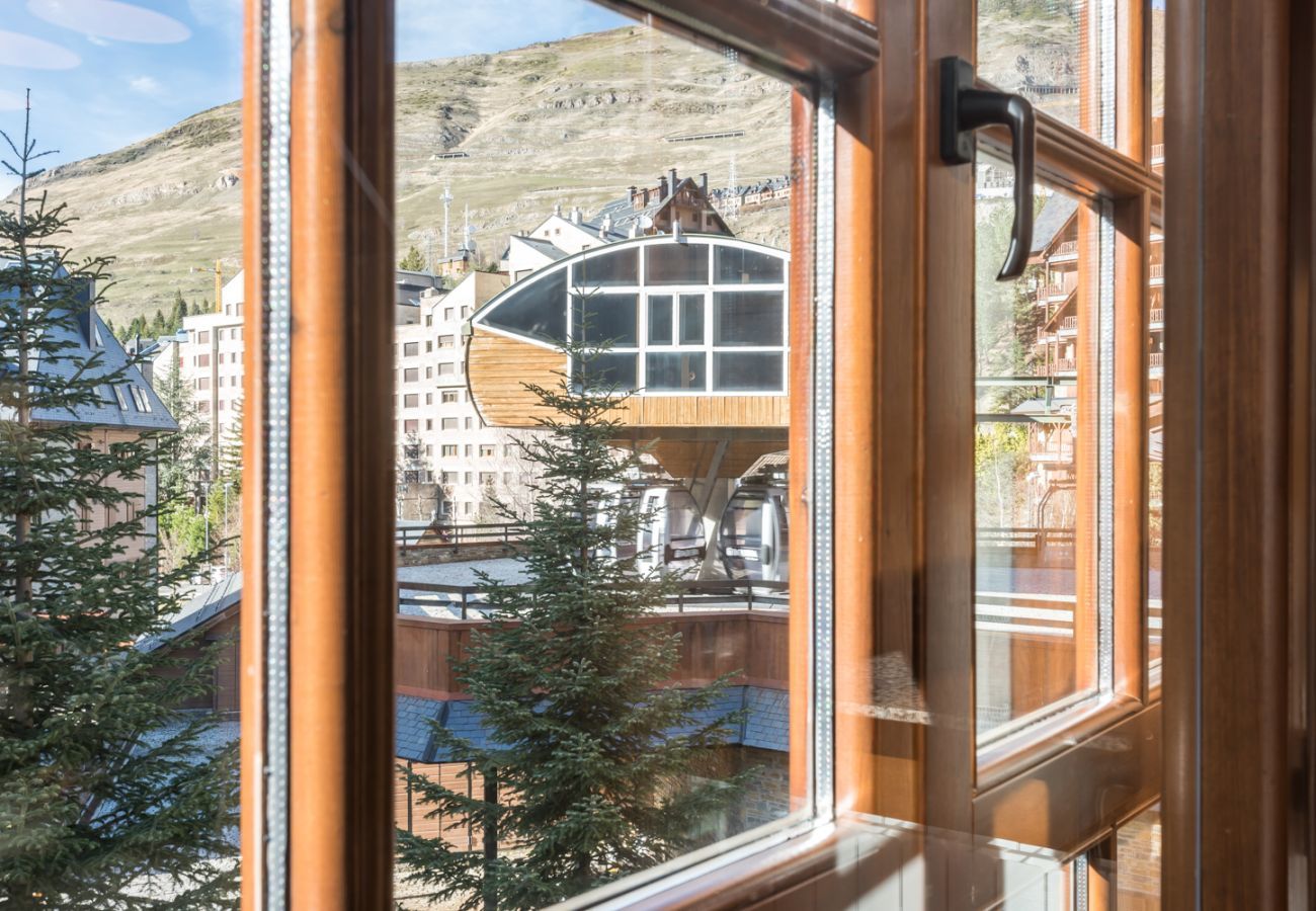 Apartment in Baqueira - Craba by Totiaran