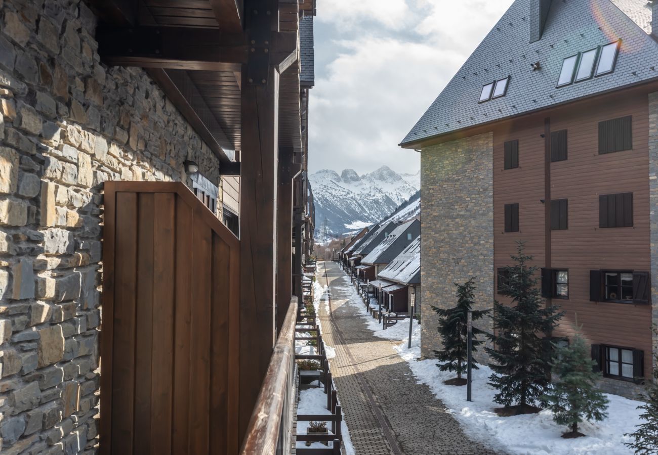 Apartment in Baqueira - Molieres by Totiaran
