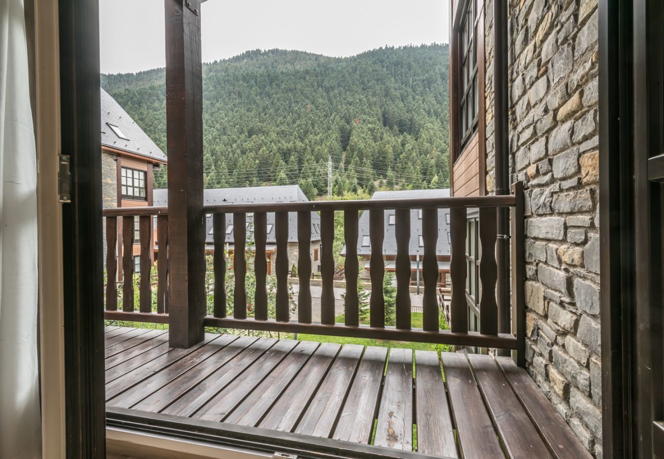 Apartment in Baqueira - Dossau By Totiaran