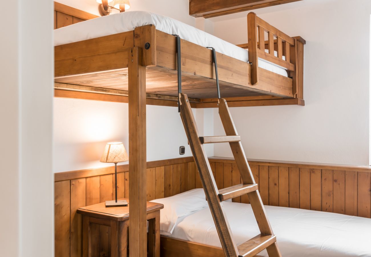 Bedroom of the Cap dera Vila by Totiaran apartment in Vielha. 20 minutes from Baqueira