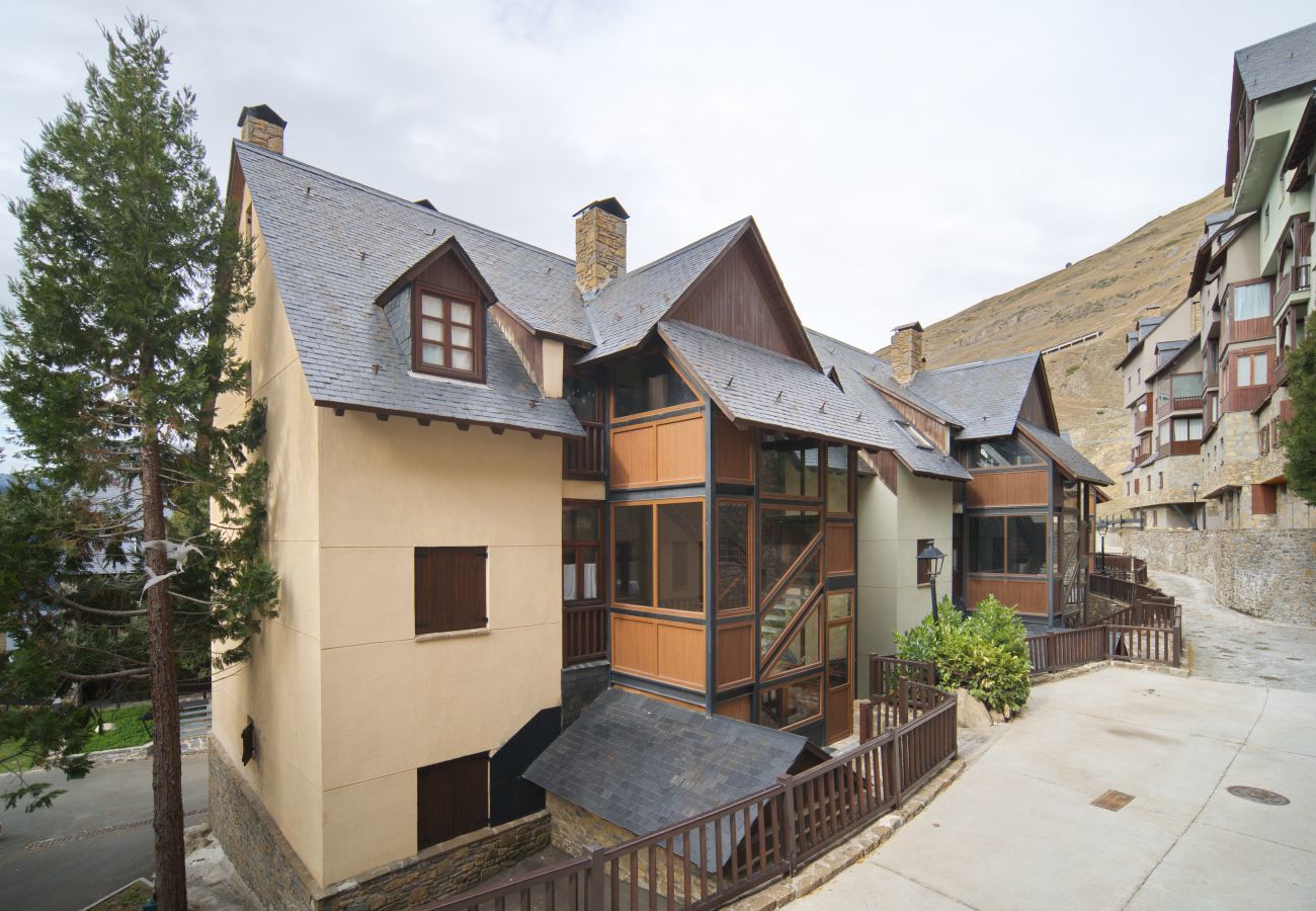 Apartment in Baqueira - Lebre by Totiaran