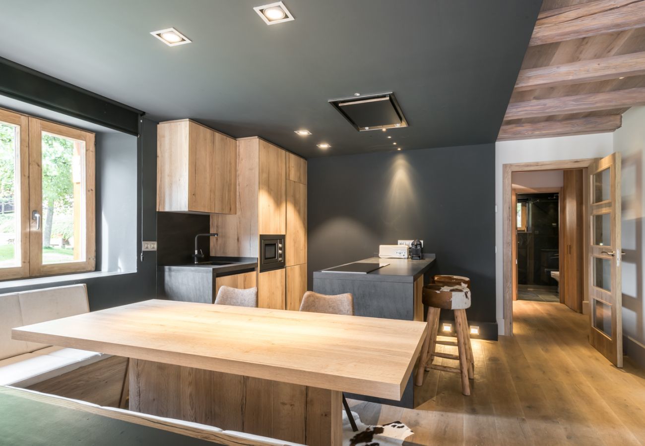 Kitchen of the apartment Peira Arroja by Totiaran, Nin de Beret, Baqueira, at the foot of the slopes