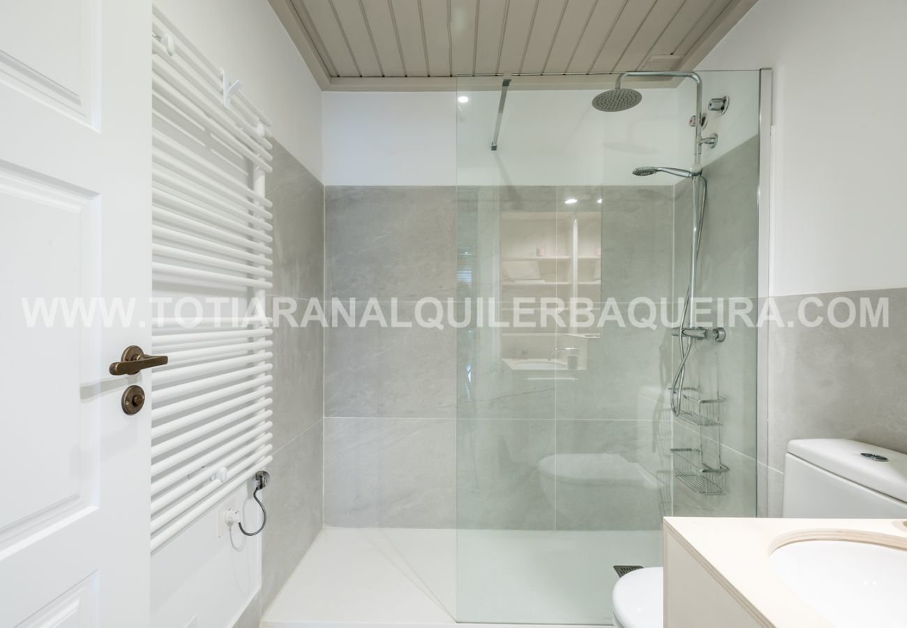 Apartment in Baqueira - Egua  by Totiaran