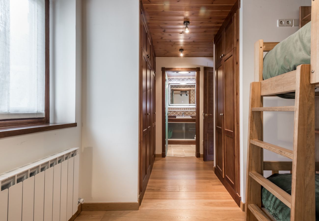 Casa Pujo by Totiaran, located in Salardu, 5km from Baqueira 1500