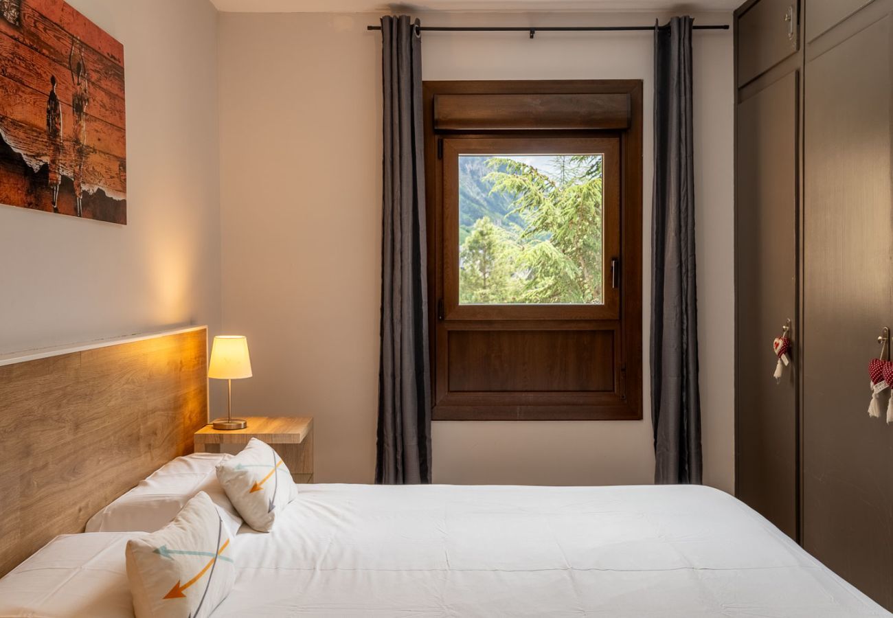 Apartment in Baqueira - Escornacrabes by totiaran