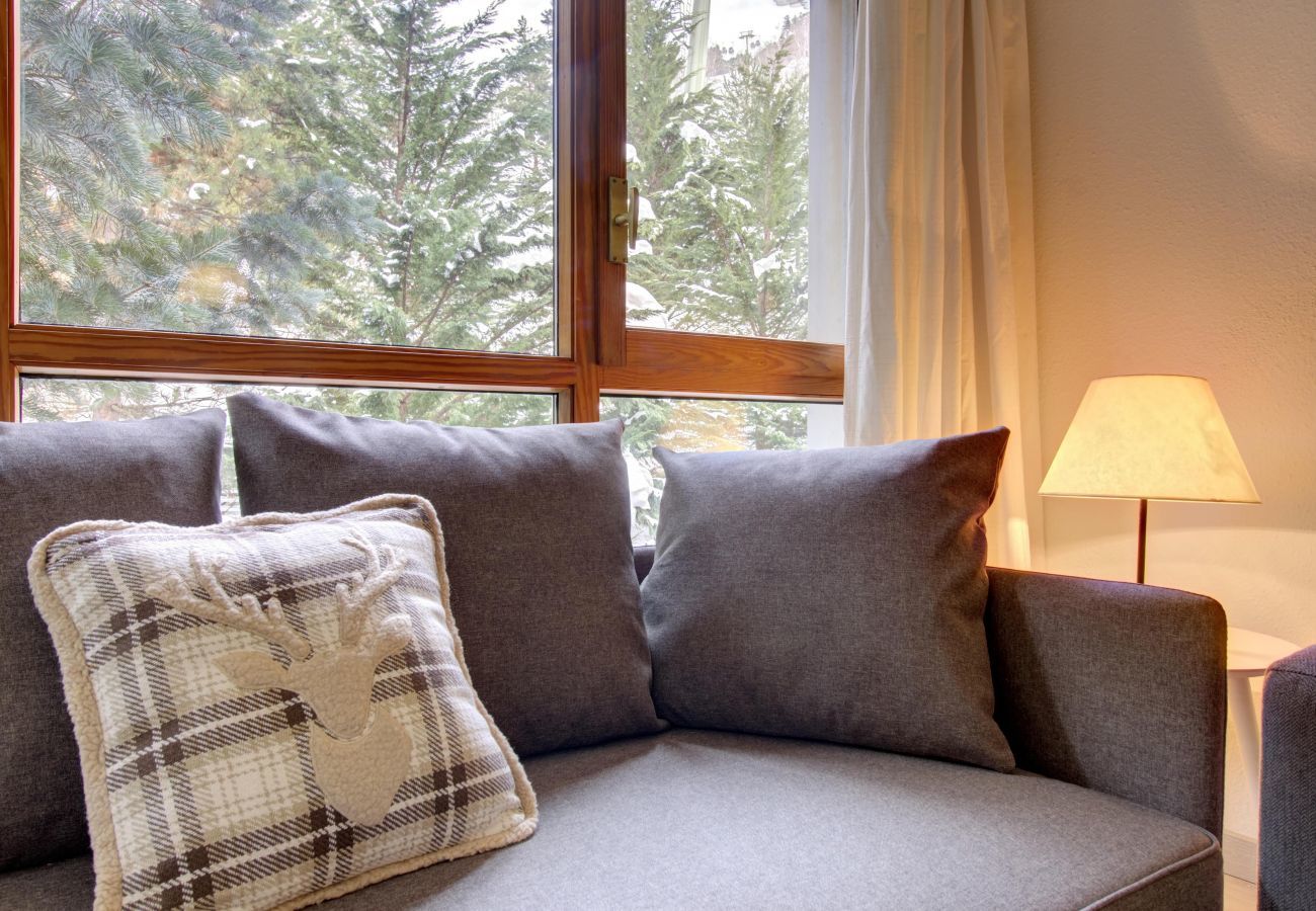 Salle à manger Eth Turcalh by Totiaran, appartement Baqueira