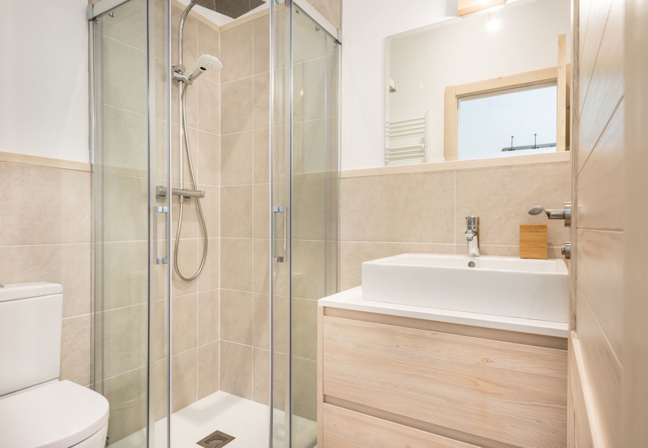 Salle de bain de la maison Eth Mur by Totiaran, Val de Ruda, a pie de pistas