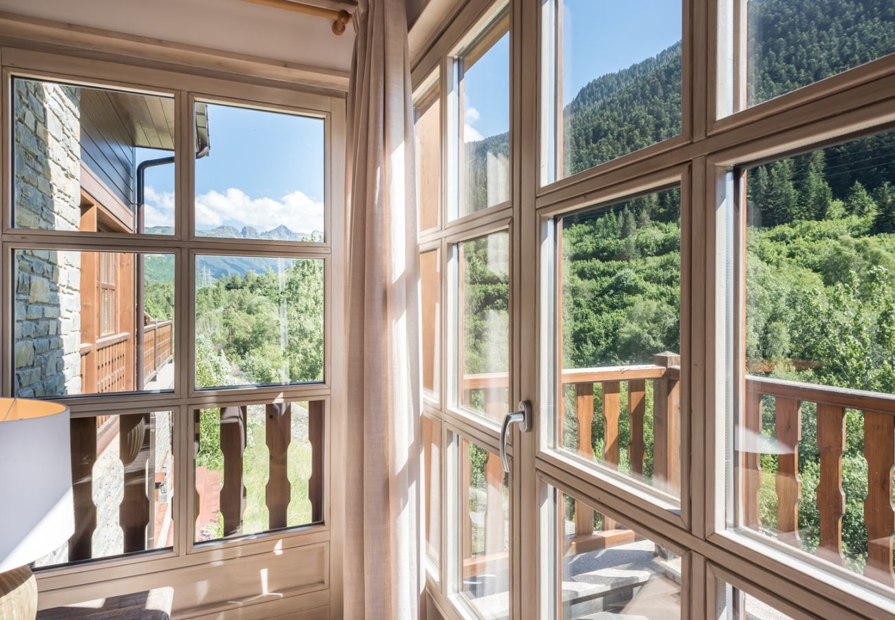 Vues de la maison Eth Mur de Totiaran, Val de Ruda, au pied des pistes
