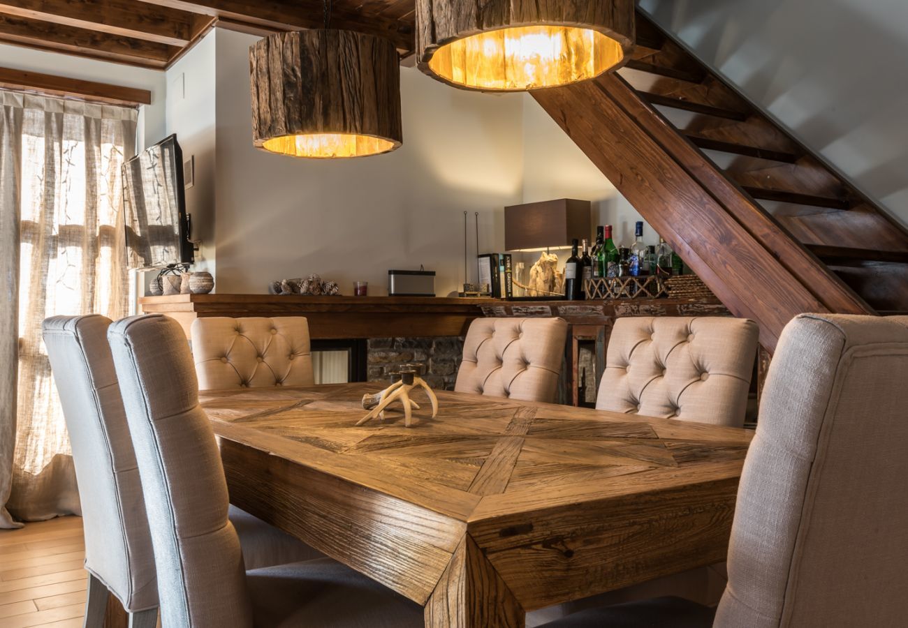 Belle salle à manger de l’appartement de vacances Marmotes by Totiaran, au pied des pistes