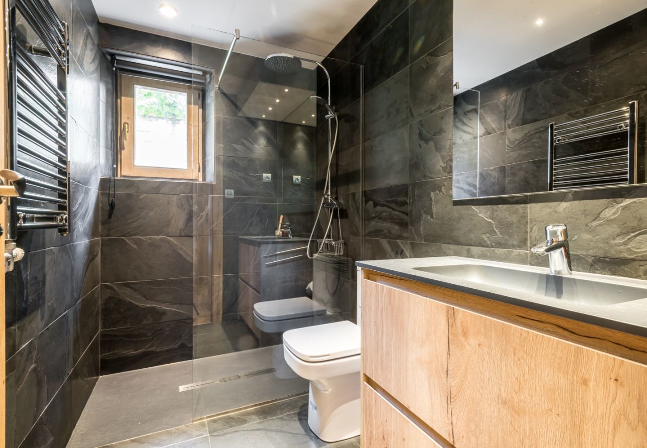Salle de bain de l'appartement Peira Arroja by Totiaran, Nin de Beret, Baqueira, au pied des pistes