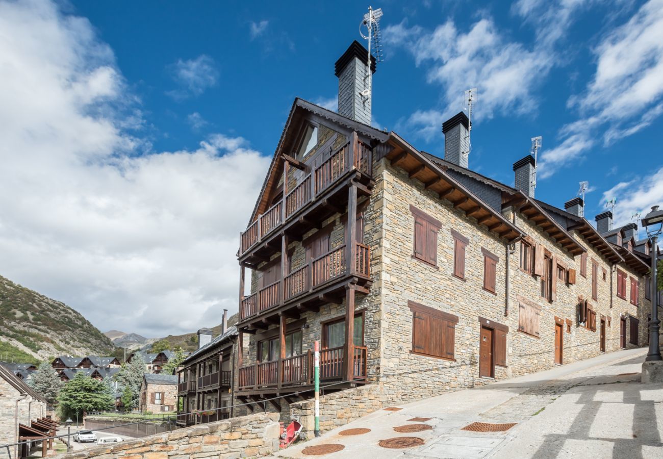 Casa Pujo de Totiaran, située à Salardu, à 5 km de Baqueira 1500
